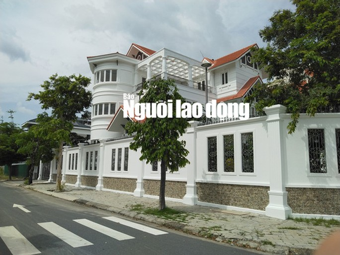Công an canh phòng cẩn mật nguyên Bí thư Nha Trang sau khi bị tấn công - Ảnh 2. Công an canh phòng cẩn mật nguyên Bí thư Nha Trang sau khi bị tấn công - Ảnh 2.