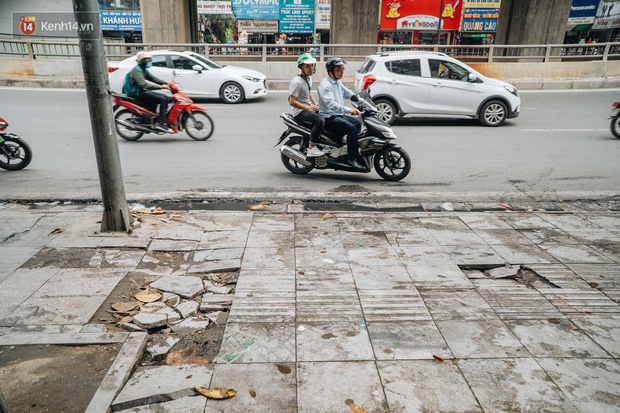 Nhiều tuyến phố Hà Nội lát đá thương hiệu 70 năm đã hư hỏng nghiêm trọng: KTS chỉ ra 4 nguyên nhân chính - Ảnh 1.