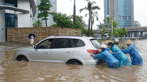  Ô tô bị ngập nước do bão lũ có được bảo hiểm bồi thường không? - Ảnh 1.