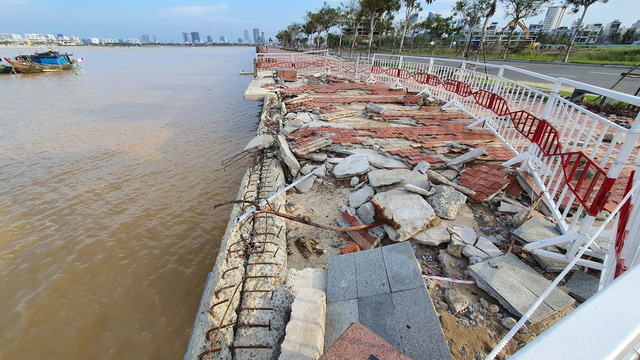Đà Nẵng: Vỉa hè và kè đường Như Nguyệt bị hư hại nặng sau bão Molave - Ảnh 8.