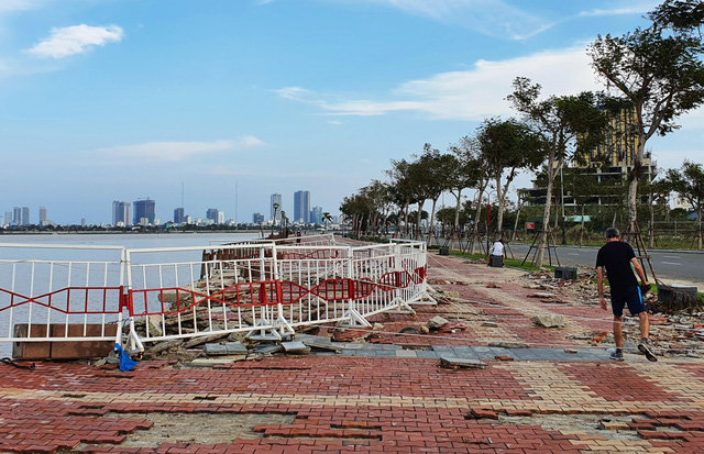 Đà Nẵng: Vỉa hè và kè đường Như Nguyệt bị hư hại nặng sau bão Molave - Ảnh 10.