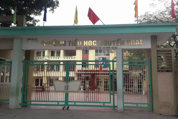 160 học sinh tiểu học ở Hà Nội bất ngờ nghỉ học đồng loạt, 30 em nghỉ vì lý do đặc biệt khiến trường tức tốc rà soát lại bếp ăn - Ảnh 1.