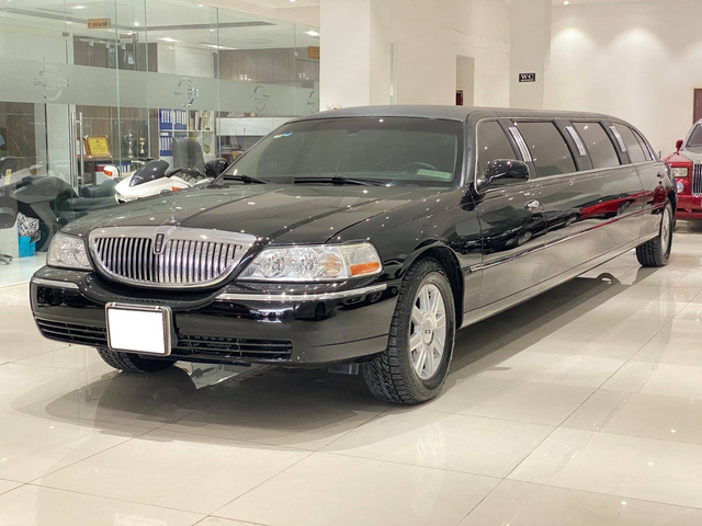 Giữ mới cả thập kỷ, chủ nhân hàng hiếm limousine bán xe với giá chỉ 2,6 tỷ đồng - Ảnh 4.