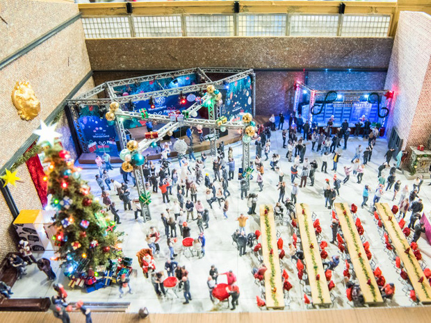 Khi mùa Noel vẫn trùng mùa dịch Covid-19: Nhìn ảnh để thấy thế giới thực sự đang đón một Giáng sinh kỳ lạ nhất từ trước đến nay - Ảnh 16.