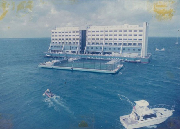 Loạt ảnh và bí mật hiếm hoi về “khách sạn nổi” đầu tiên ở Việt Nam – công trình du lịch có số phận hẩm hiu nhất thế giới - Ảnh 14.