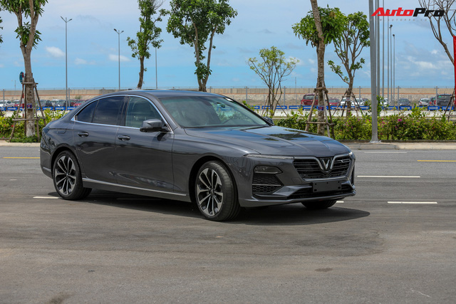 VinFast thống trị 2 phân khúc: Fadil và Lux SA2.0 dẫn đầu, Lux A2.0 lép vế trước Camry - Ảnh 3. VinFast thống trị 2 phân khúc: Fadil và Lux SA2.0 dẫn đầu, Lux A2.0 lép vế trước Camry - Ảnh 3.