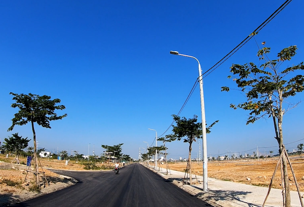 Đà Nẵng: Nhân viên phòng đăng ký đất đai cho cò đất “mượn” 19 sổ đỏ của dân - Ảnh 2.