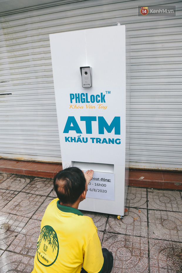 Cha đẻ ATM gạo lần đầu cho ra đời ATM khẩu trang miễn phí cho bà con Sài Gòn phòng dịch Covid-19 - Ảnh 7.