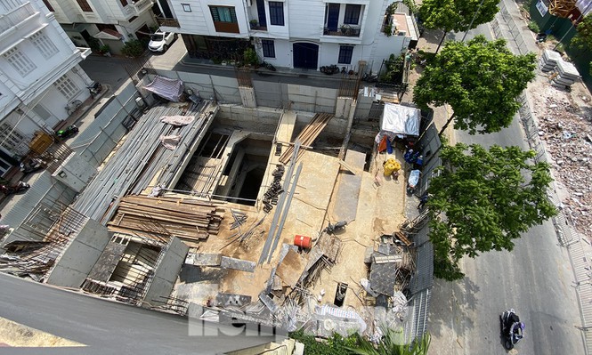Nhà riêng lẻ 4 tầng hầm ở Hà Nội: Viện dẫn một đằng, cấp phép một nẻo?