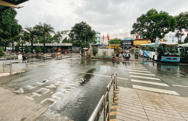 2 bến xe lớn nhất Sài Gòn “ngấm đòn” Covid-19, nhà xe hạ giá vé vì ế khách trong dịp nghỉ lễ Quốc khánh - Ảnh 5.