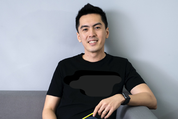 Tân CEO Gojek Việt Nam gây bão mạng vì để lộ góc nghiêng điển trai khi bị chụp lén trong văn phòng : Cao 1m84, nói tiếng Anh như gió, biết chơi nhiều nhạc cụ - Ảnh 5. Tân CEO Gojek Việt Nam gây bão mạng vì để lộ góc nghiêng điển trai khi bị chụp lén trong văn phòng : Cao 1m84, nói tiếng Anh như gió, biết chơi nhiều nhạc cụ - Ảnh 5.