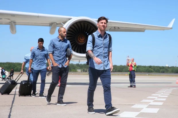 Trở thành tỷ phú USD thứ hai của làng bóng đá trong năm 2020, Messi đã làm điều này như thế nào?  - Ảnh 2.