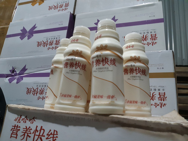 Hà Nội: Phát hiện hơn 10.000 chai sữa chua không rõ nguồn gốc - Ảnh 3.