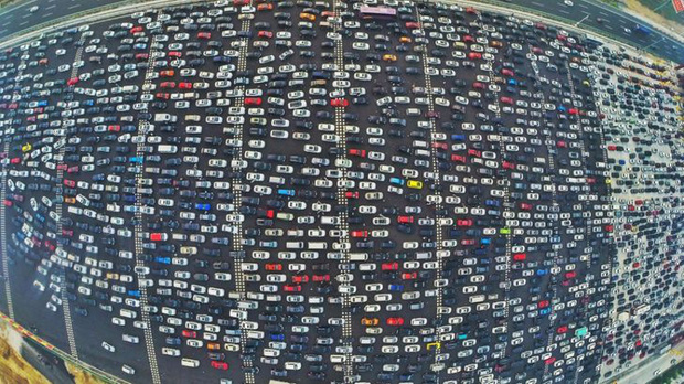 Hình ảnh lúc tắc đường vào giờ cao điểm ở các quốc gia trên thế giới: Đúng là mỗi nước mỗi khác, giao thông Việt Nam chưa hẳn tệ nhất - Ảnh 1.
