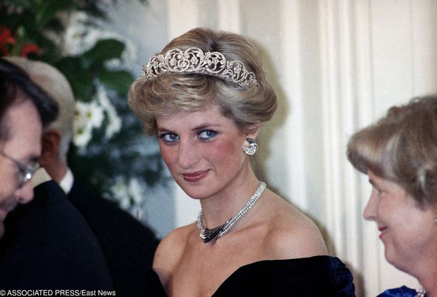 7 lý do khiến Diana dù là một Công nương nổi loạn nhưng lại là nhân vật được yêu mến nhất Hoàng gia Anh - Ảnh 6.