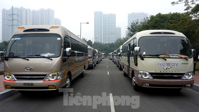 Cục CSGT kiểm định, gắn biển tạm thời cho hơn 100 xe phục vụ Đại hội XIII - Ảnh 1. Cục CSGT kiểm định, gắn biển tạm thời cho hơn 100 xe phục vụ Đại hội XIII - Ảnh 1.
