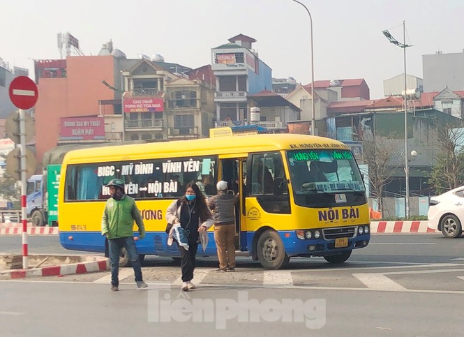 Tận thấy bến cóc, xe dù náo loạn đường phố Hà Nội - Ảnh 13.
