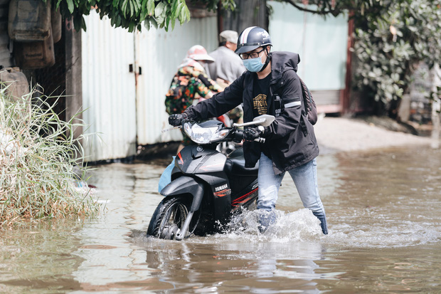 Sài Gòn không mưa, thành phố Thủ Đức vẫn ngập từ sáng đến trưa, dân bỏ nhà đi nơi khác - Ảnh 13.