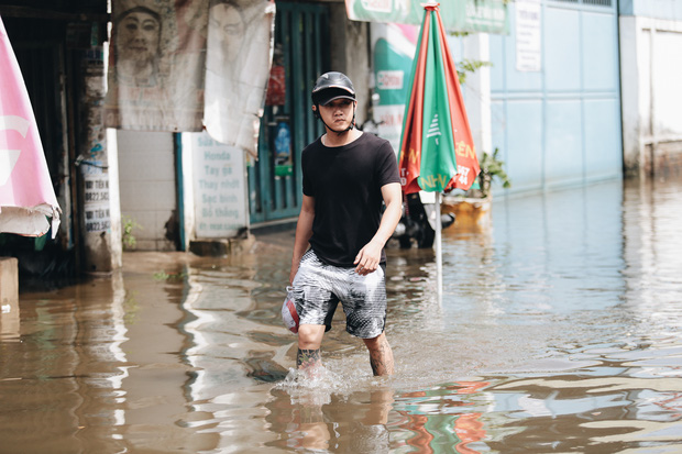 Sài Gòn không mưa, thành phố Thủ Đức vẫn ngập từ sáng đến trưa, dân bỏ nhà đi nơi khác - Ảnh 14.