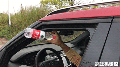 Chi tiết cực tinh tế trên cửa kính ô tô giúp phòng tránh chấn thương nguy hiểm: Không phải xe nào cũng có! - Ảnh 1.