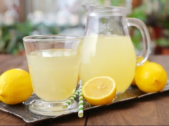 Nước chanh có phải là thần dược cho sức khỏe: Lý giải từ chuyên gia tiêu hóa hàng đầu thế giới bạn nhất định phải biết, đừng lạm dụng để tự hại mình - Ảnh 1. Nước chanh có phải là thần dược cho sức khỏe: Lý giải từ chuyên gia tiêu hóa hàng đầu thế giới bạn nhất định phải biết, đừng lạm dụng để tự hại mình - Ảnh 1.