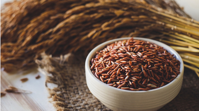 Gạo lứt và yến mạch đều siêu bổ dưỡng, thứ nào tốt cho sức khoẻ hơn? - Ảnh 1.