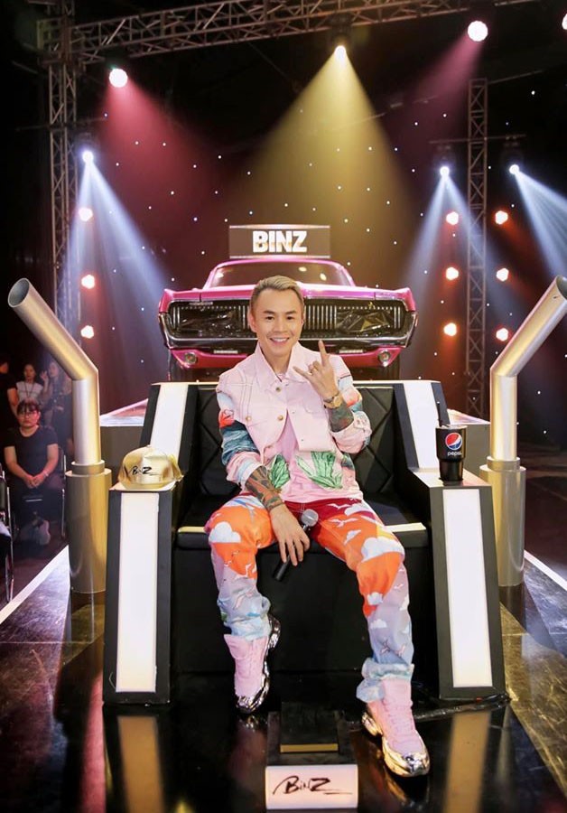 Soi dàn xe chống lưng giám khảo Rap Việt mùa 2: Toàn xe tiền tỷ đến từ Mỹ, có mẫu đắt như Mercedes-Benz S-Class - Ảnh 5.