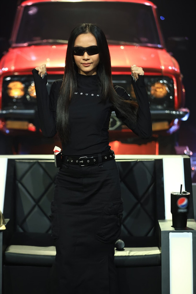 Soi dàn xe chống lưng giám khảo Rap Việt mùa 2: Toàn xe tiền tỷ đến từ Mỹ, có mẫu đắt như Mercedes-Benz S-Class - Ảnh 6.