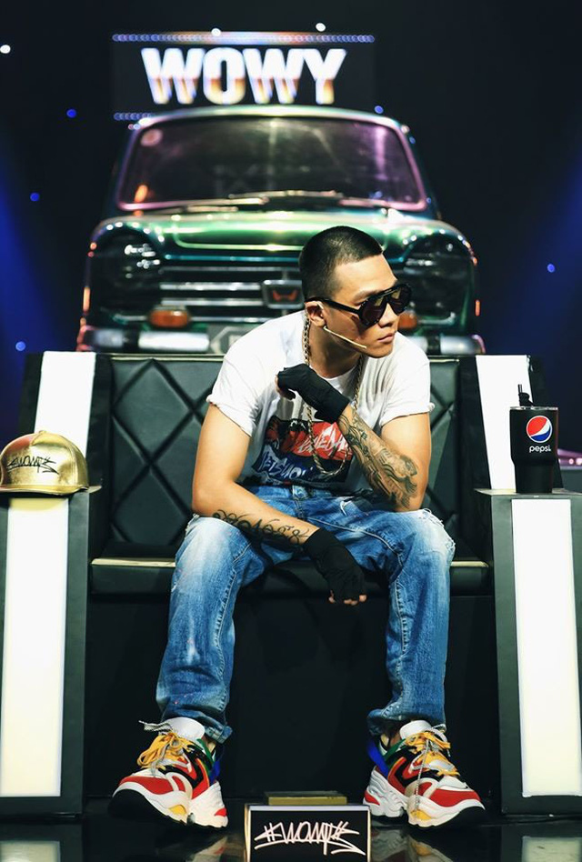 Soi dàn xe chống lưng giám khảo Rap Việt mùa 2: Toàn xe tiền tỷ đến từ Mỹ, có mẫu đắt như Mercedes-Benz S-Class - Ảnh 8.