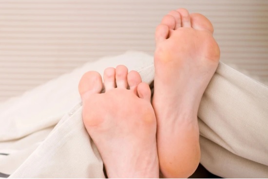 Căn bệnh sát thủ hầu như không có triệu chứng, trừ dấu hiệu ở chân - Ảnh 1.