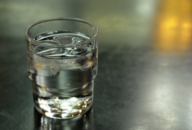SỰ THẬT rùng mình về nước sôi để nguội khi soi dưới kính hiển vi và 3 loại nước lọc không nên uống để tránh nhiễm độc, mắc ung thư - Ảnh 4.