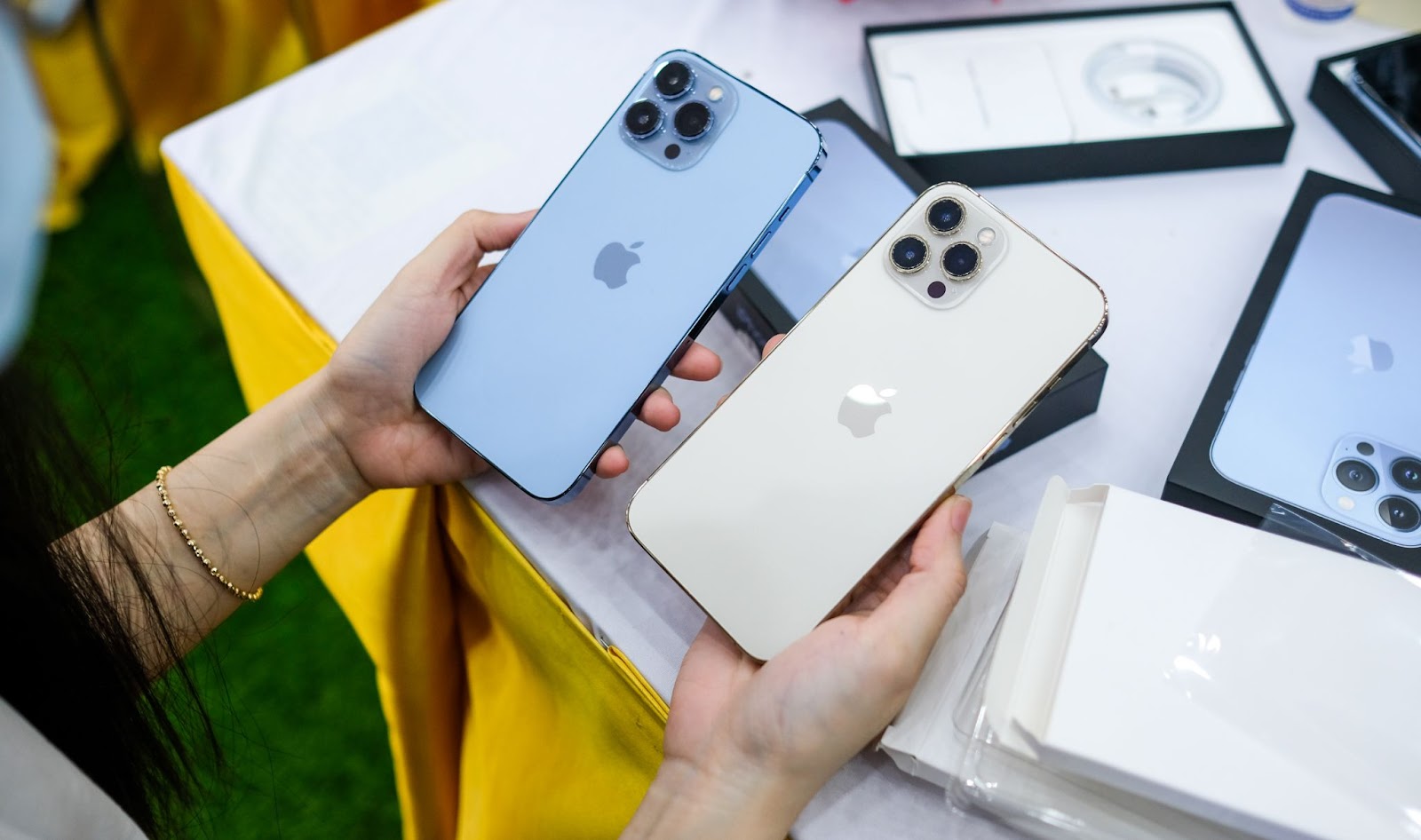 Người dùng Apple đang mong chờ ngày ra mắt iPhone 13 Pro Max và một tin vui đến từ hãng, sản phẩm sẽ được trang bị nhiều tính năng mới, hấp dẫn và độc đáo hơn. Hãy dành chút thời gian để khám phá những tính năng ấn tượng của chiếc điện thoại này.