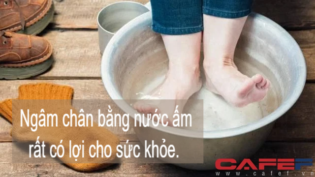 Ngâm chân nước ấm trước khi ngủ rất tốt, nhưng 3 nhóm người này cần tuyệt đối tránh kẻo lợi bất cập hại, khiến hệ tim mạch thêm áp lực - Ảnh 1.