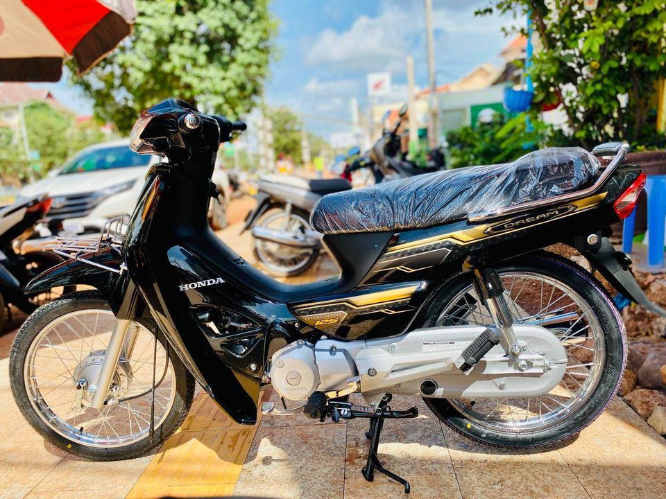 Honda Dream Chốt Giá Sốc Tại Đại Lý Việt, Khách Mua 