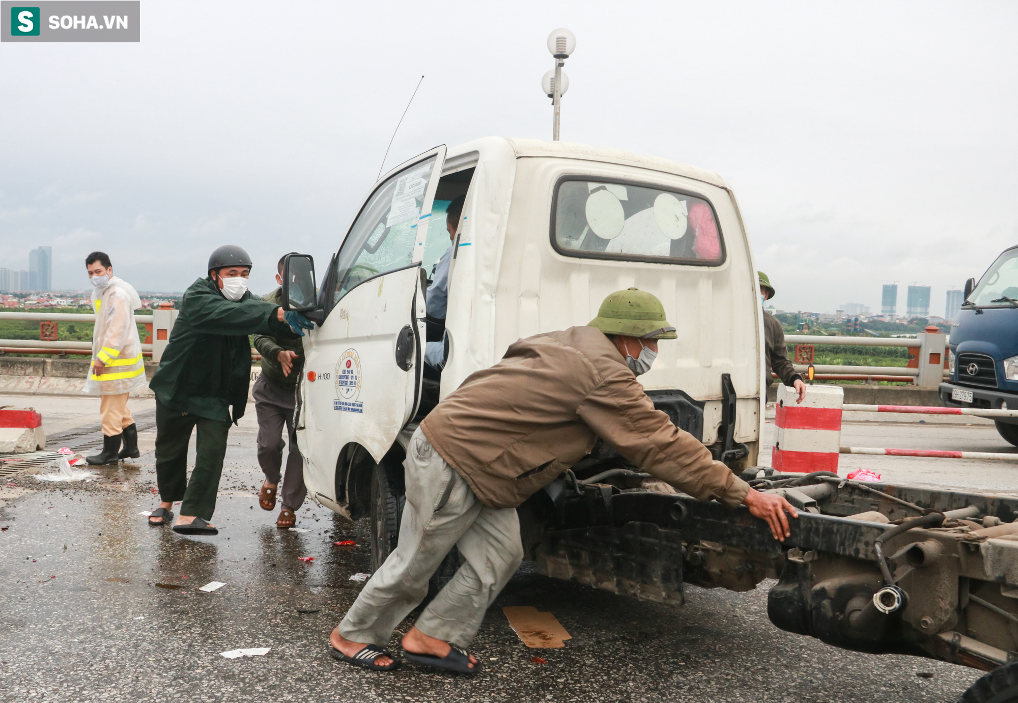 Hà Nội: 4 xe ô tô tông liên hoàn, cầu Thanh Trì ùn tắc 15km - Ảnh 4.