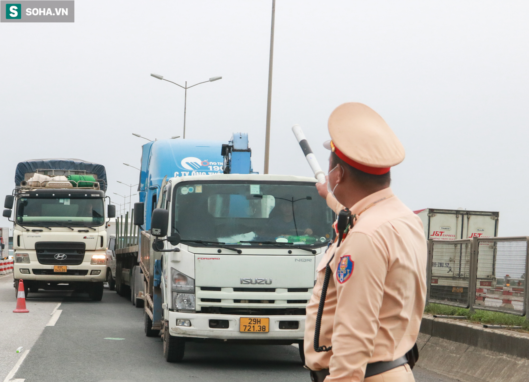 Hà Nội: 4 xe ô tô tông liên hoàn, cầu Thanh Trì ùn tắc 15km - Ảnh 5.