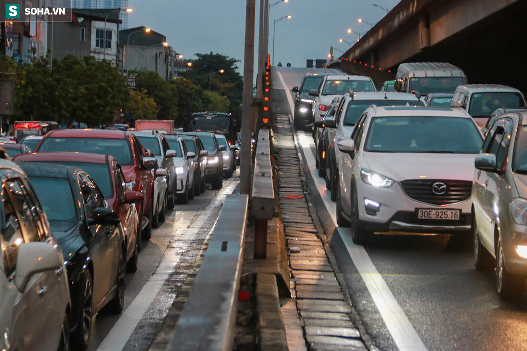 Hà Nội: 4 xe ô tô tông liên hoàn, cầu Thanh Trì ùn tắc 15km - Ảnh 9.