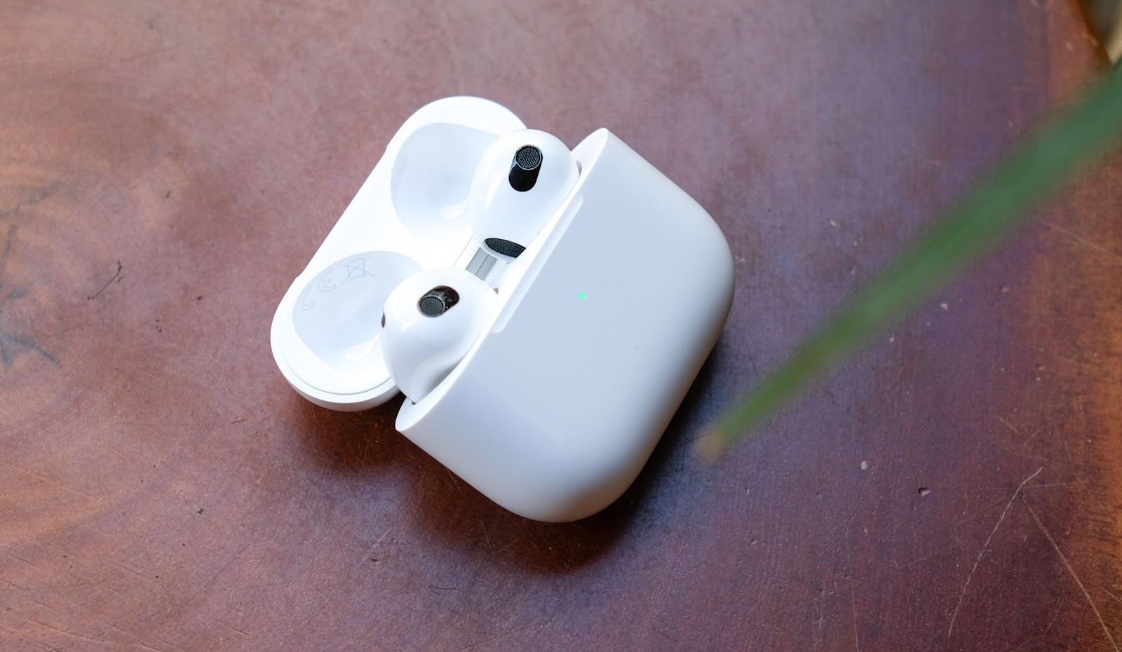 Airpods pro ibox store 78122104413 кирочная 5. Аирподс 3. Аирподс 2 и аирподсы 3. AIRPODS 3 комплектация. Аирподс 3 аплевотч.