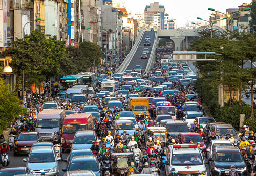  Băn khoăn thu phí ôtô vào nội đô Hà Nội  - Ảnh 1.