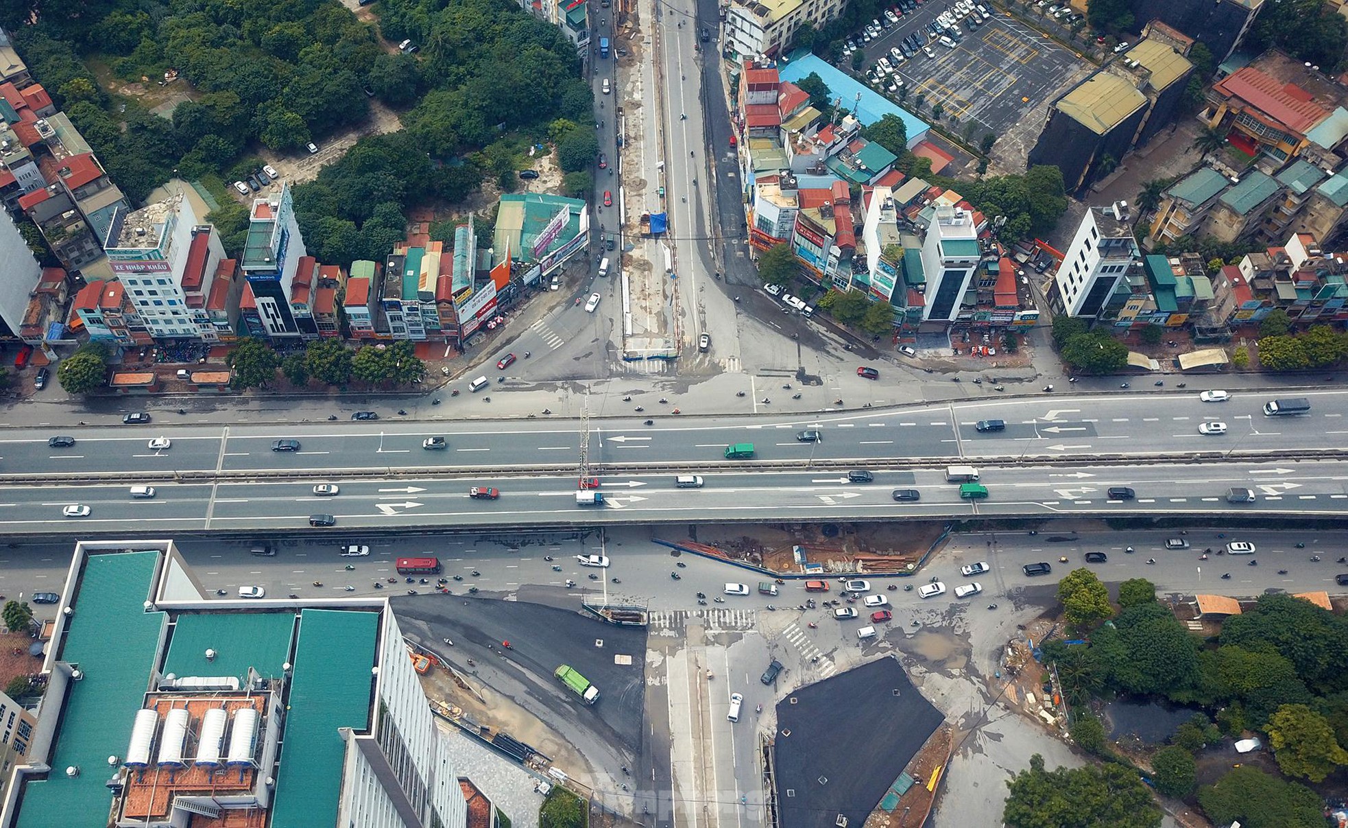 Dự án trọng điểm hầm chui Lê Văn Lương đang thi công hiện ra sao sau thời gian giãn cách? - Ảnh 1.