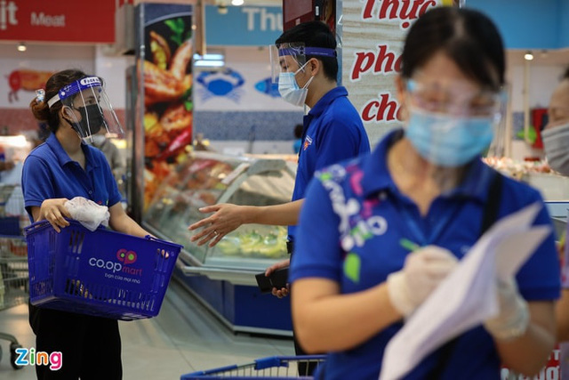 Saigon Coop vượt bão: Giữ bình ổn giá thực phẩm nên càng bán càng lỗ, 18.000 nhân sự có 1.300 F0, xây chính sách cho gia đình F0, F1, F2 và tứ thân phụ mẫu… - Ảnh 3. Saigon Coop vượt bão: Giữ bình ổn giá thực phẩm nên càng bán càng lỗ, 18.000 nhân sự có 1.300 F0, xây chính sách cho gia đình F0, F1, F2 và tứ thân phụ mẫu… - Ảnh 3.