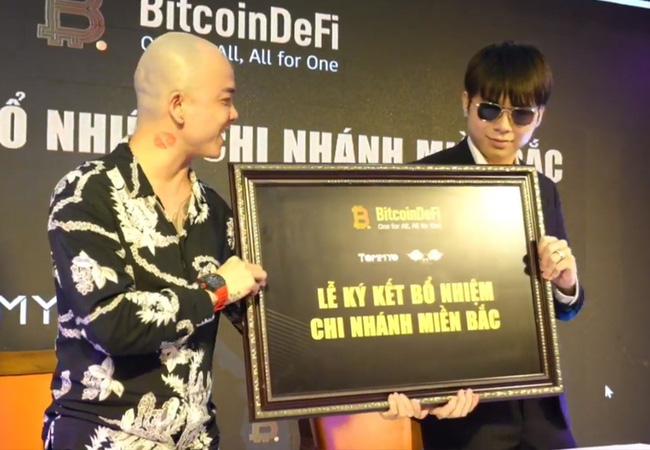 Hoàng Tử Gió Hoàng Đức Nhân từng có quan hệ mật thiết với thủ lĩnh BitcoinDeFi - sàn tiền ảo khiến nhiều người tán gia bại sản - Ảnh 2.