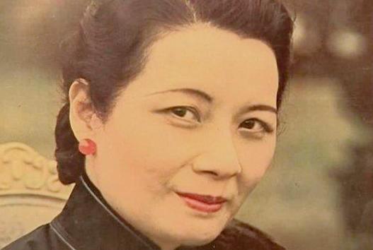 Tống Mỹ Linh mắc bệnh ung thư ở tuổi 40, nhưng sống thọ đến 106 tuổi: Bí quyết của bà chính là 2 món rau bán rất rẻ ở chợ Việt - Ảnh 1.