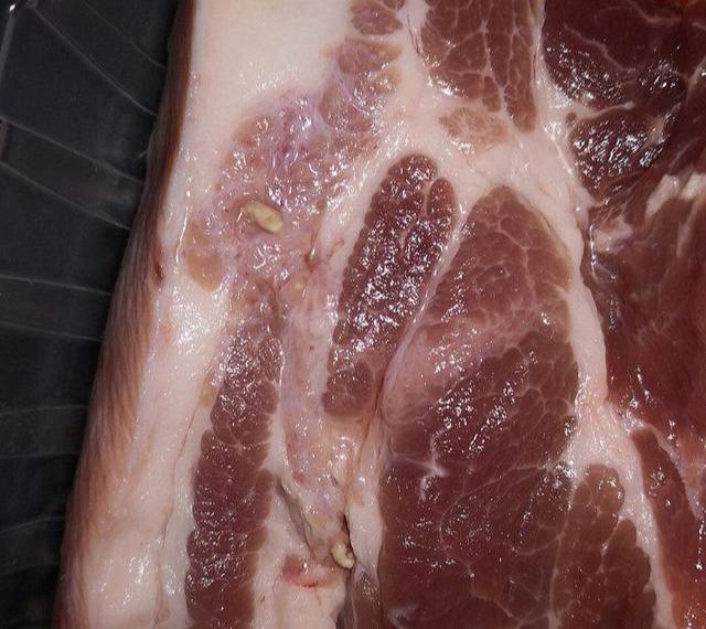Đi chợ đừng mua miếng thịt lợn có 5 đặc điểm này, người bán còn sợ độc không dám cho gia đình ăn - Ảnh 1.