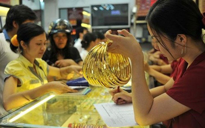 Giá vàng trong nước tiếp tục leo cao, lên gần 61 triệu đồng/lượng