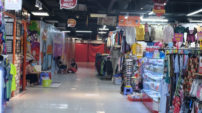  Cảnh vắng vẻ ít thấy tại các trung tâm mua sắm sầm uất bậc nhất TPHCM  - Ảnh 14.