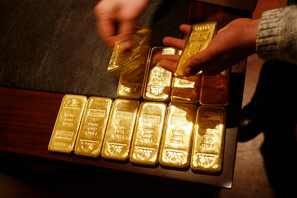 Lo lạm phát, giới đầu tư đổ xô mua vàng - Ảnh 1.