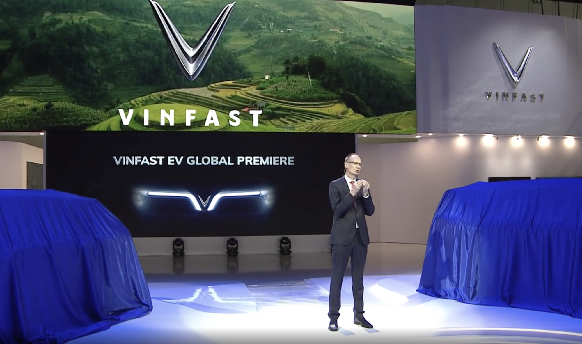 Tường thuật trực tiếp lễ ra mắt 2 mẫu xe điện của VinFast tại Los Angeles Auto Show 2021 - Ảnh 2.