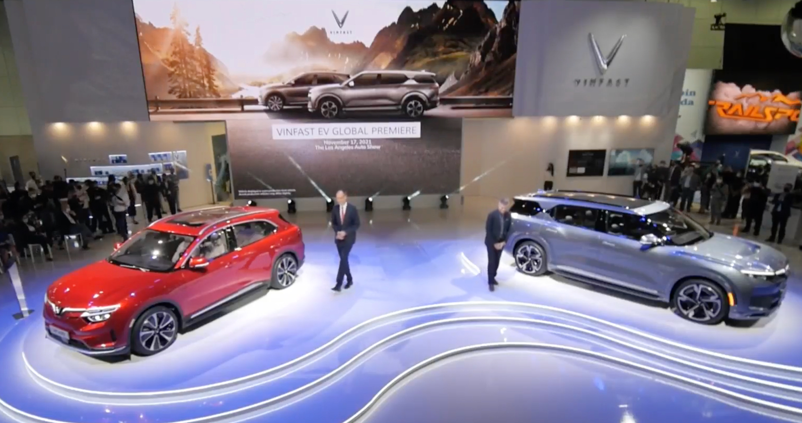 Tường thuật trực tiếp lễ ra mắt 2 mẫu xe điện của VinFast tại Los Angeles Auto Show 2021 - Ảnh 1.