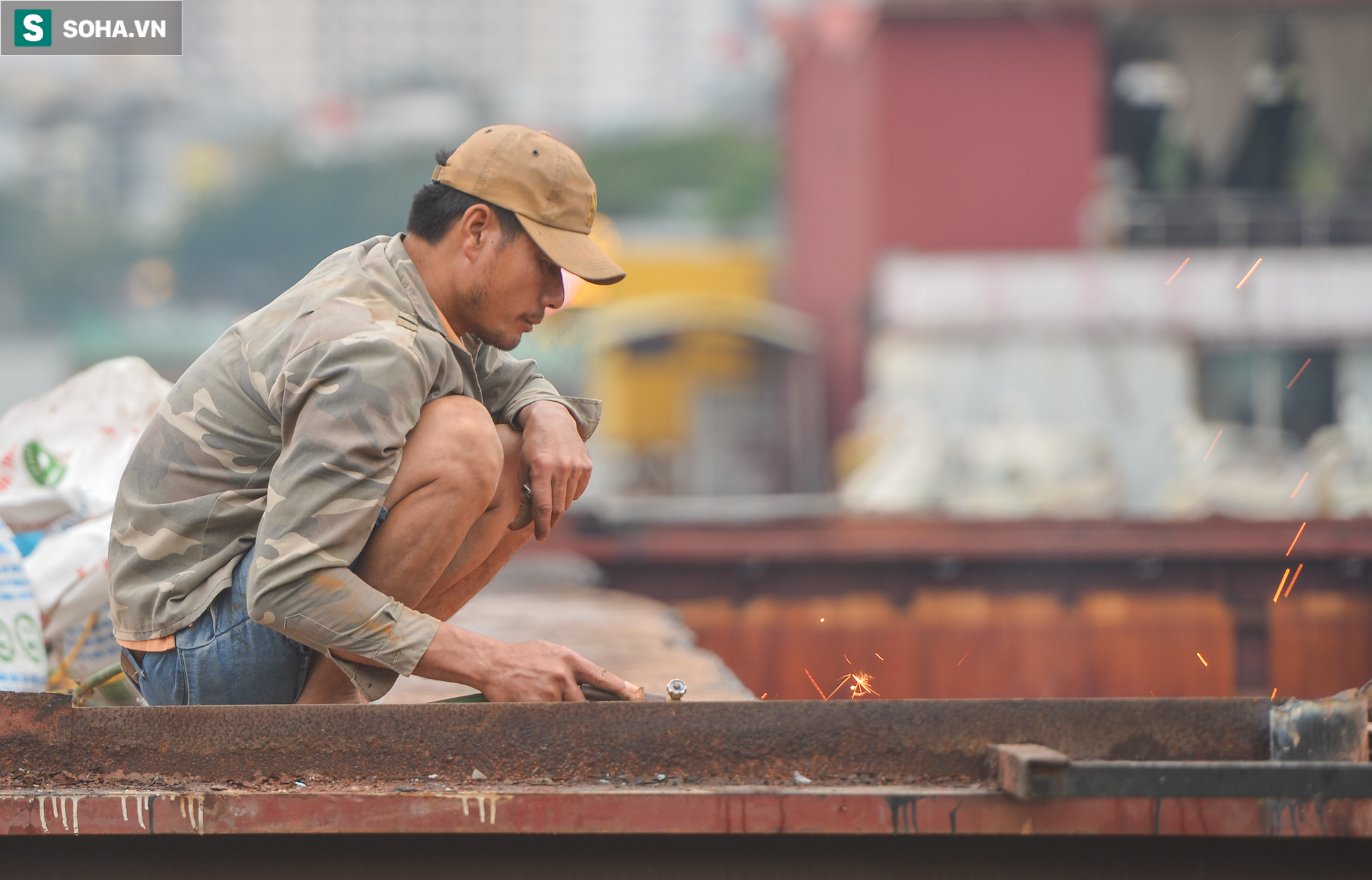 Cận cảnh dàn du thuyền từng có giá 70 tỷ ở Hồ Tây được tháo dỡ “bán đồng nát” - Ảnh 5.